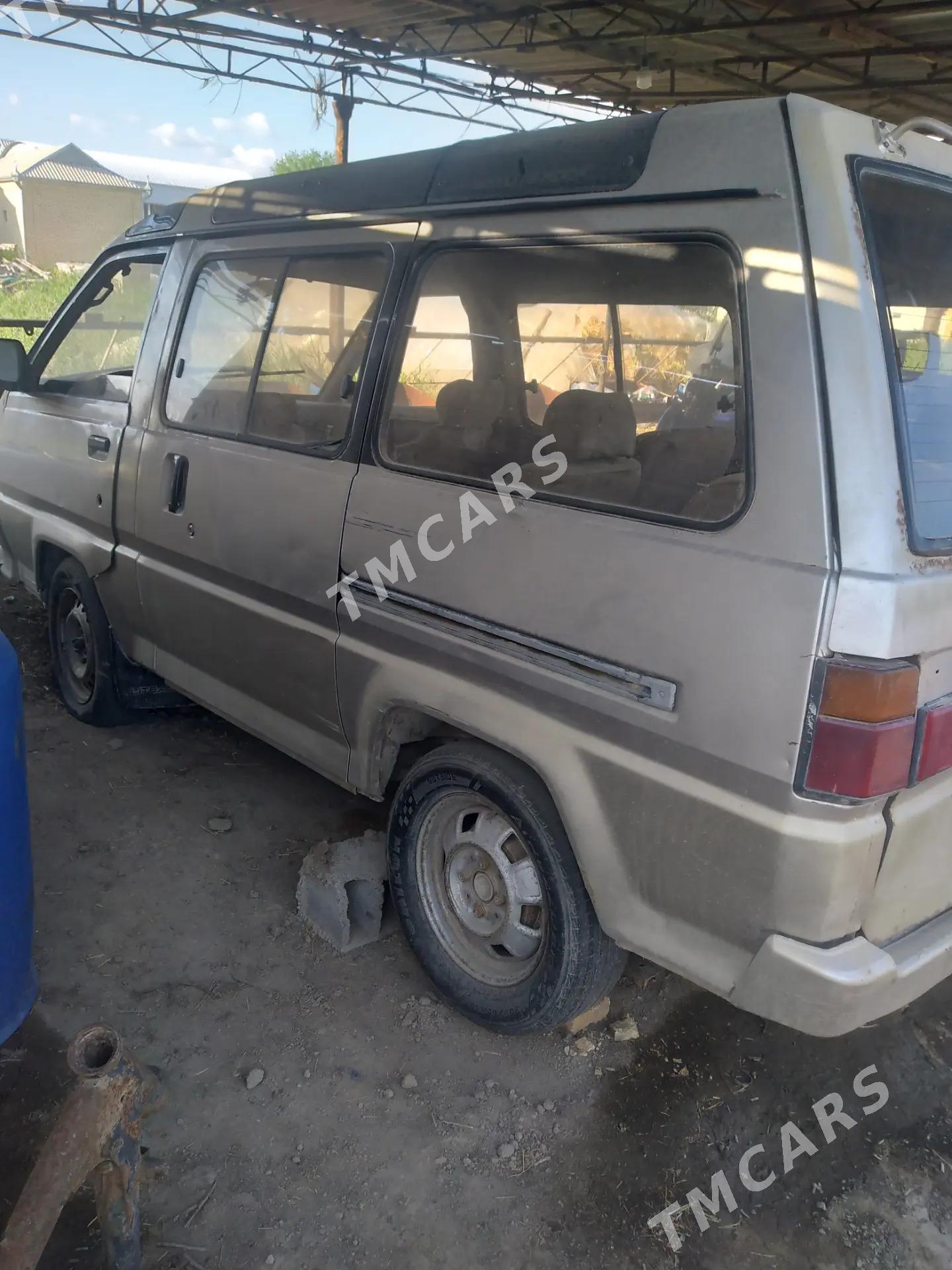 Toyota Hiace 1992 - 20 000 TMT - Мургап - img 5