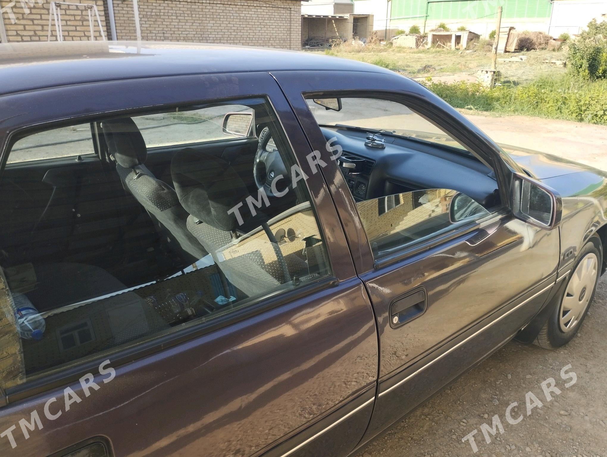 Opel Vectra 1992 - 33 000 TMT - Мары - img 1