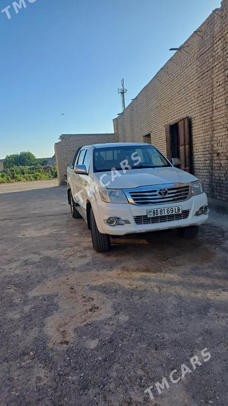 Toyota Hilux 2014 - 300 000 TMT - Türkmenabat - img 2