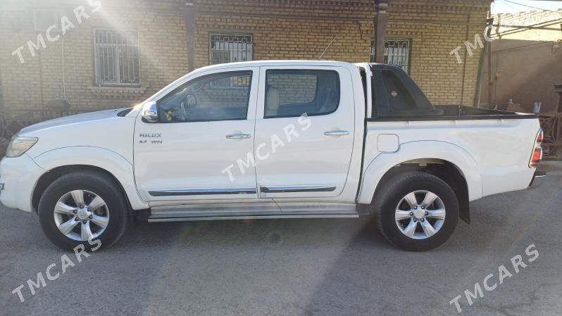 Toyota Hilux 2014 - 300 000 TMT - Türkmenabat - img 5