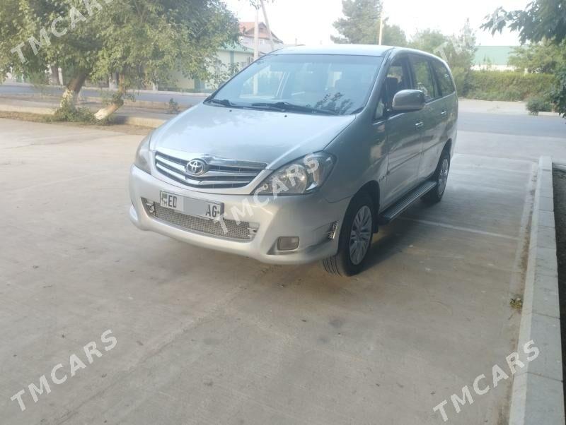 Toyota Innova 2010 - 180 000 TMT - 30 mkr - img 2