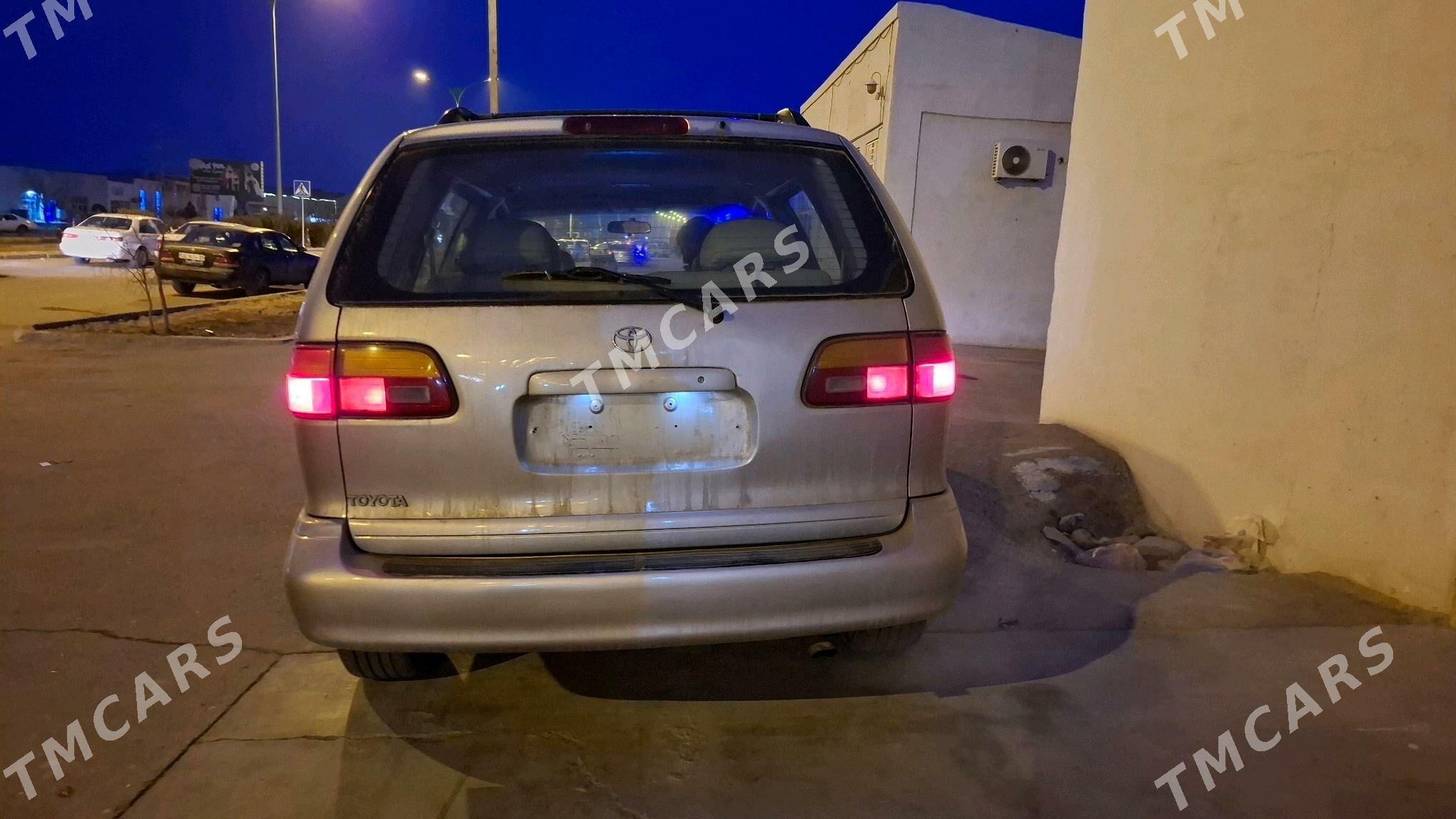 Toyota Sienna 2000 - 150 000 TMT - Gubadag - img 4