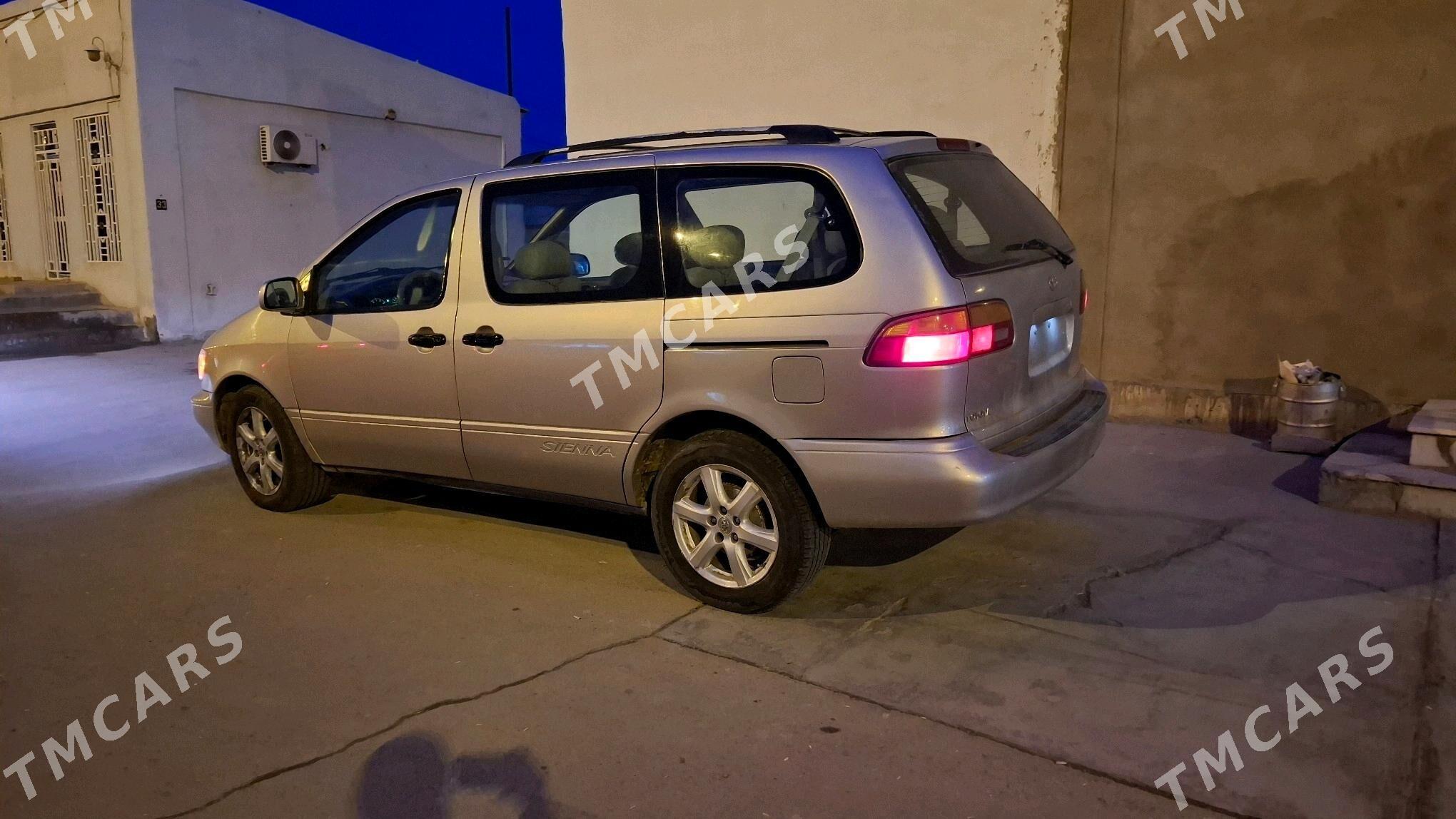 Toyota Sienna 2000 - 150 000 TMT - Gubadag - img 3