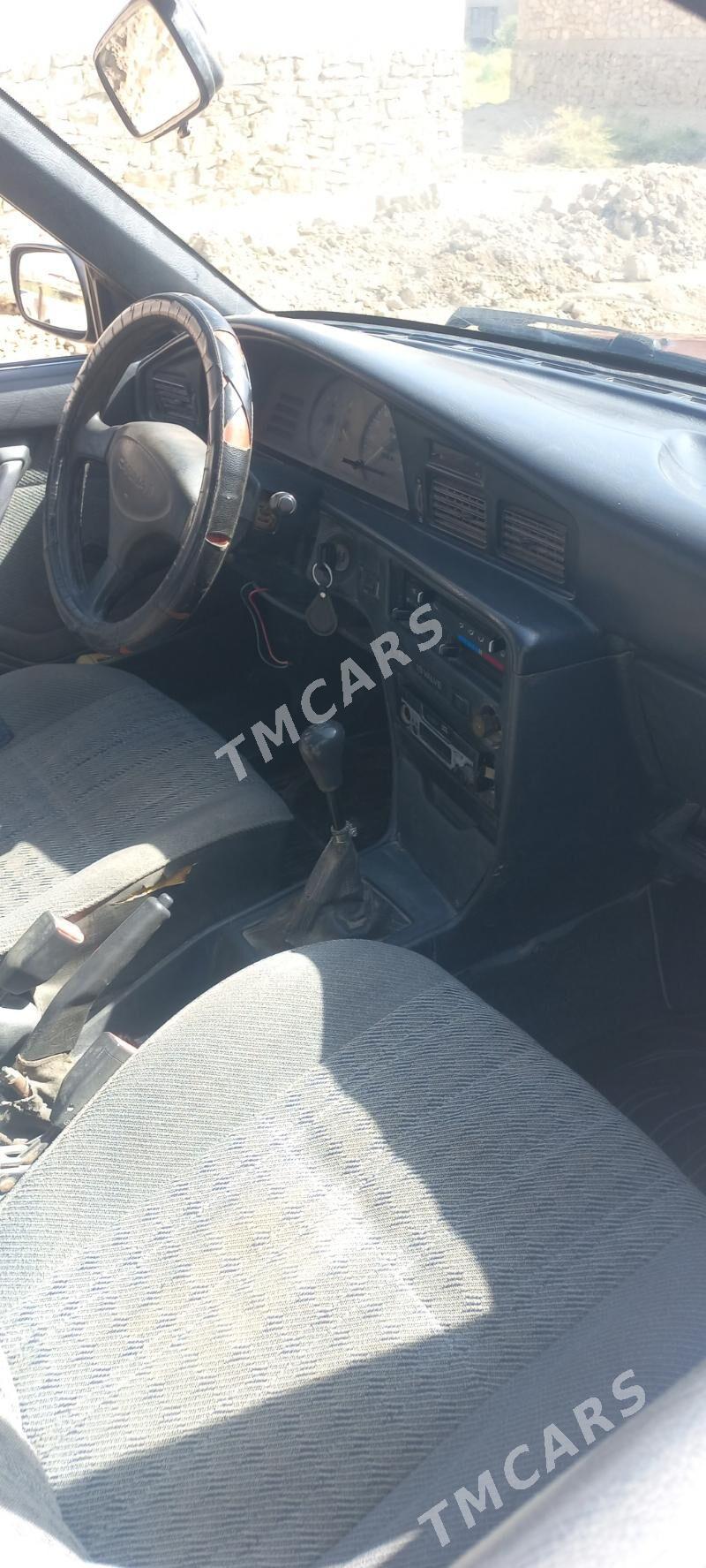 Toyota Carina 1990 - 35 000 TMT - Köýtendag - img 2