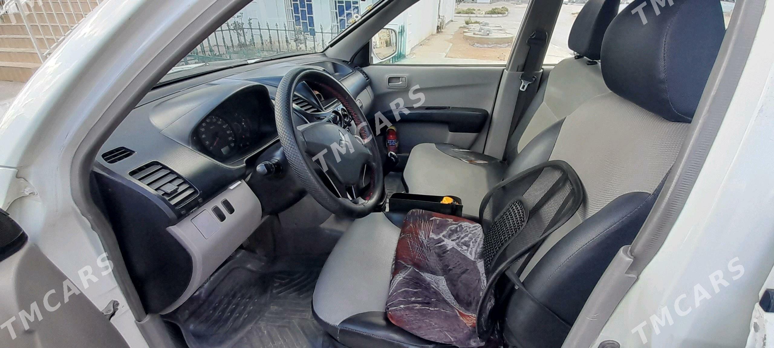 Toyota Hilux 2012 - 130 000 TMT - Балканабат - img 5