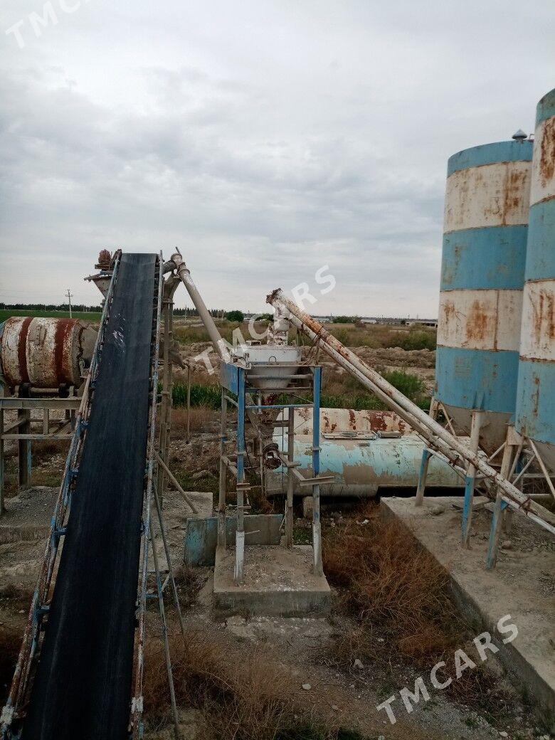 BSU (BETON SENTRAL) - Ýaşlyk - img 2