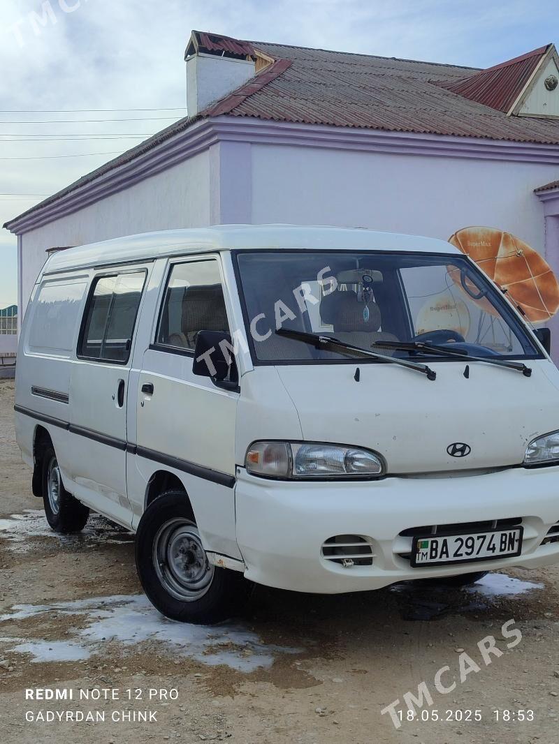 Toyota Hiace 2002 - 70 000 TMT - Balkanabat - img 4