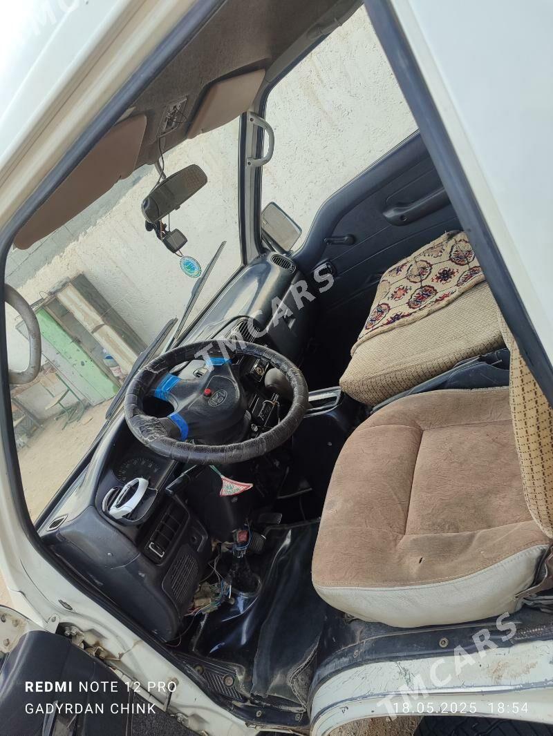 Toyota Hiace 2002 - 70 000 TMT - Balkanabat - img 7
