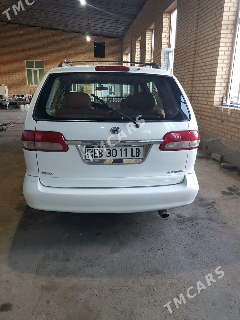 Toyota Sienna 2001 - 170 000 TMT - Çärjew - img 3