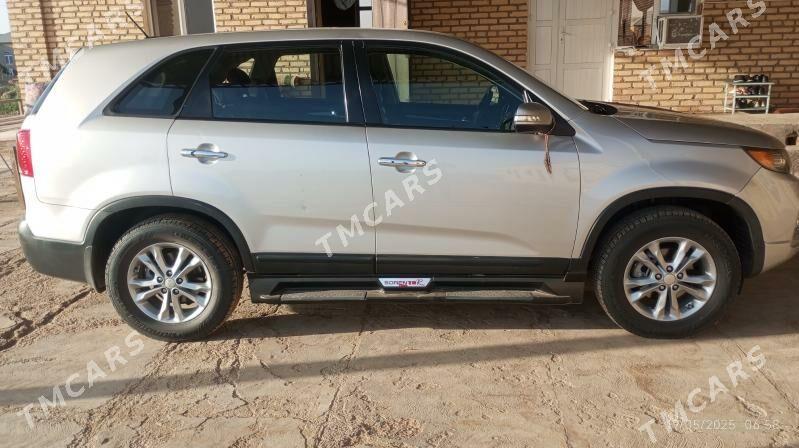Kia Sorento 2011 - 175 000 TMT - Мары - img 3