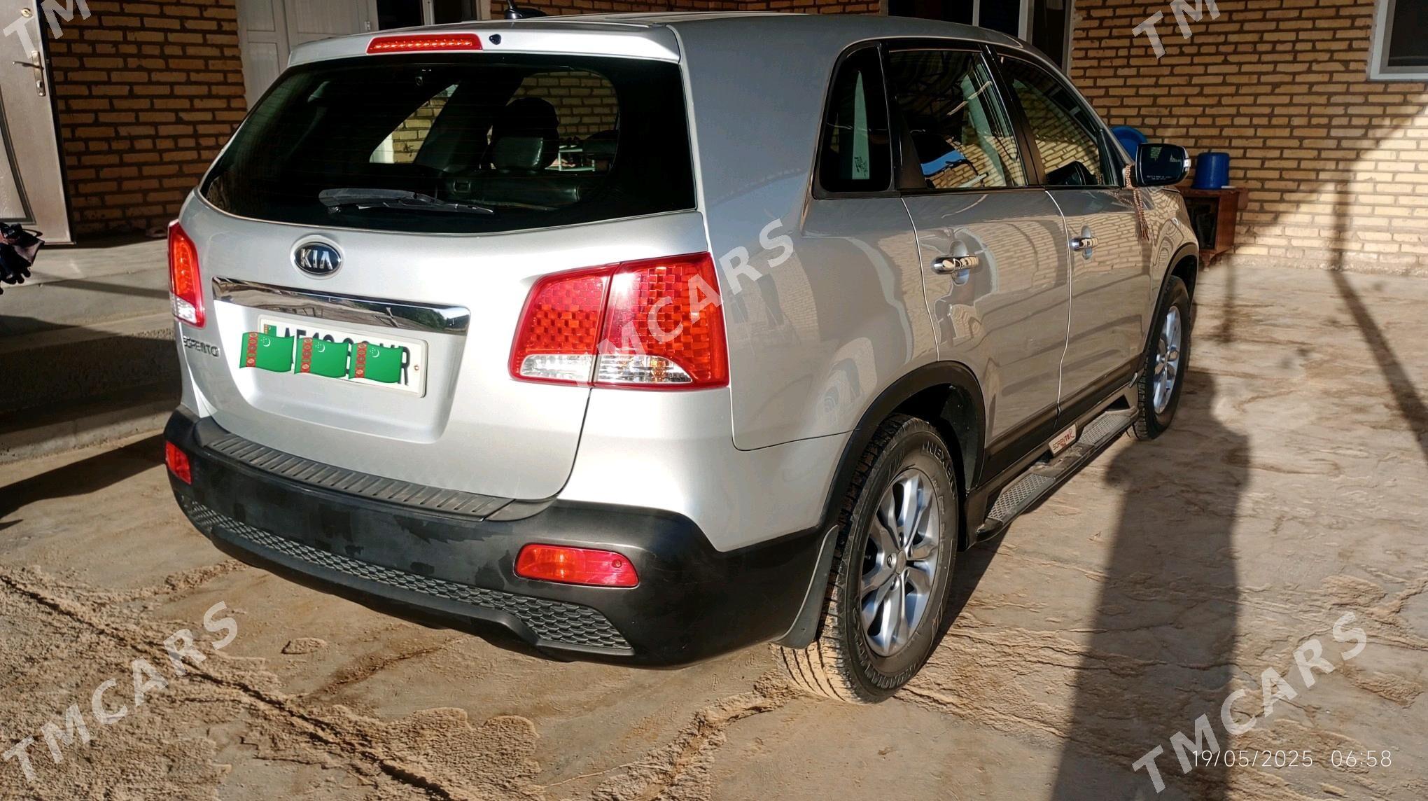 Kia Sorento 2011 - 175 000 TMT - Мары - img 9