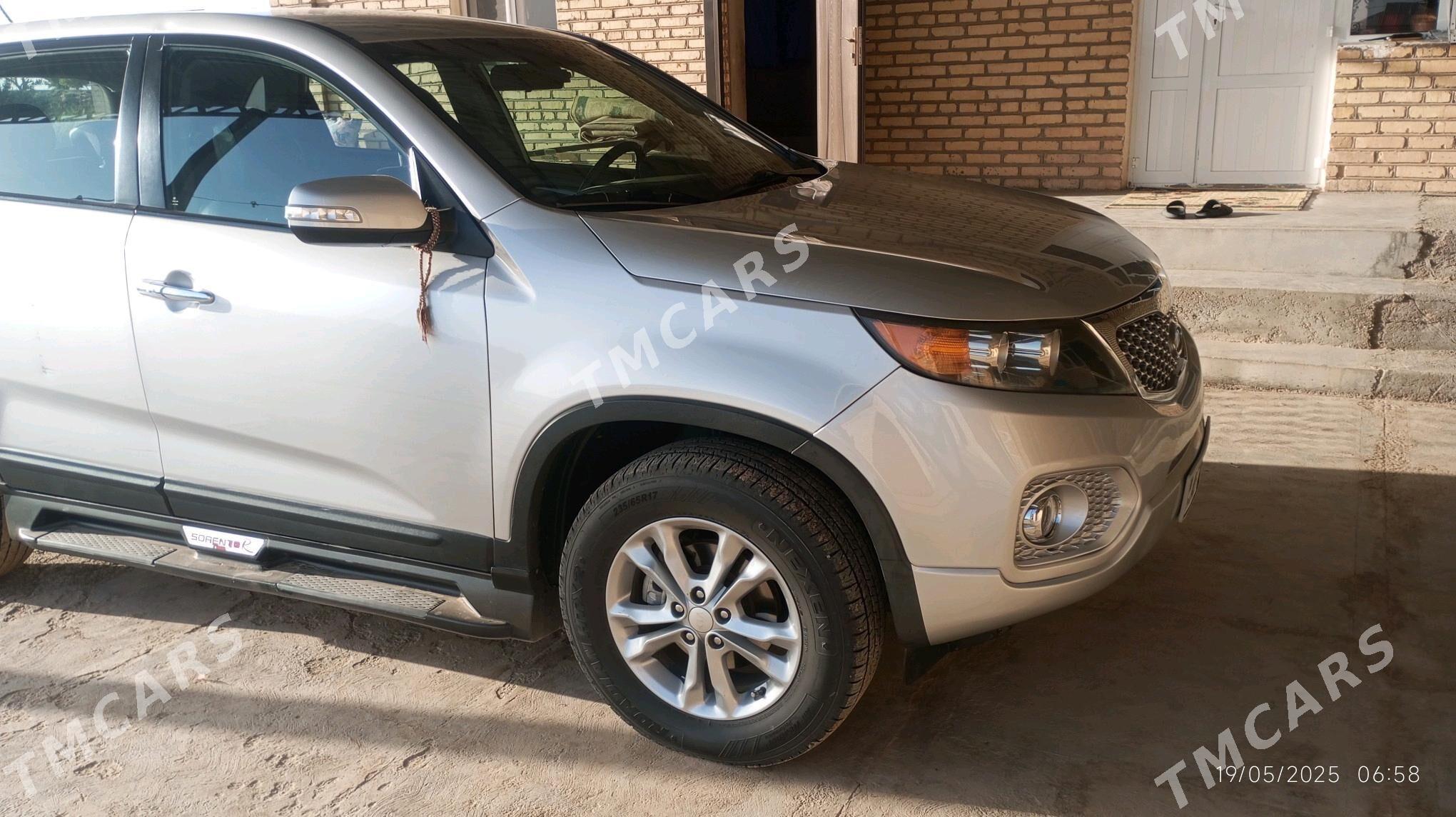 Kia Sorento 2011 - 175 000 TMT - Мары - img 10