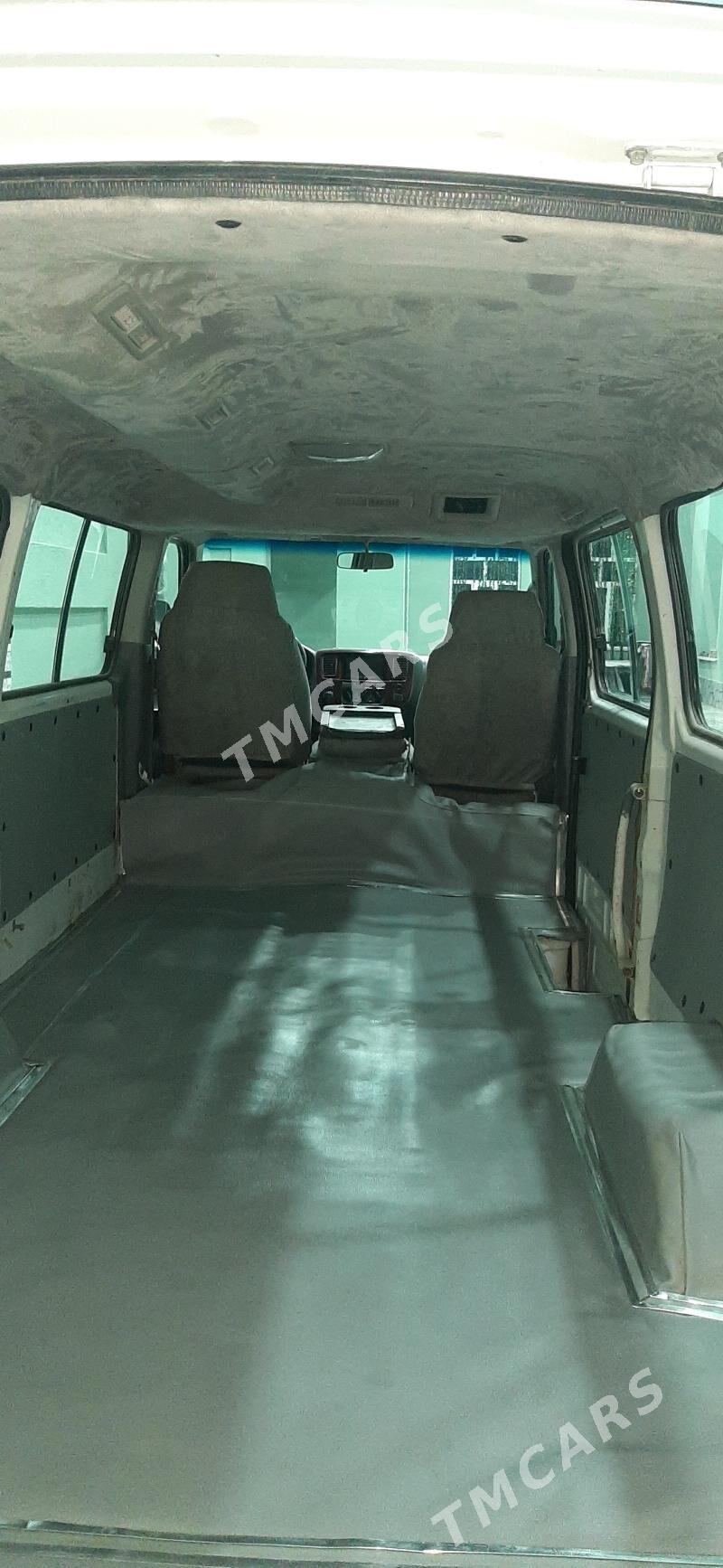 Nissan Urvan 2005 - 120 000 TMT - Çärjew - img 4