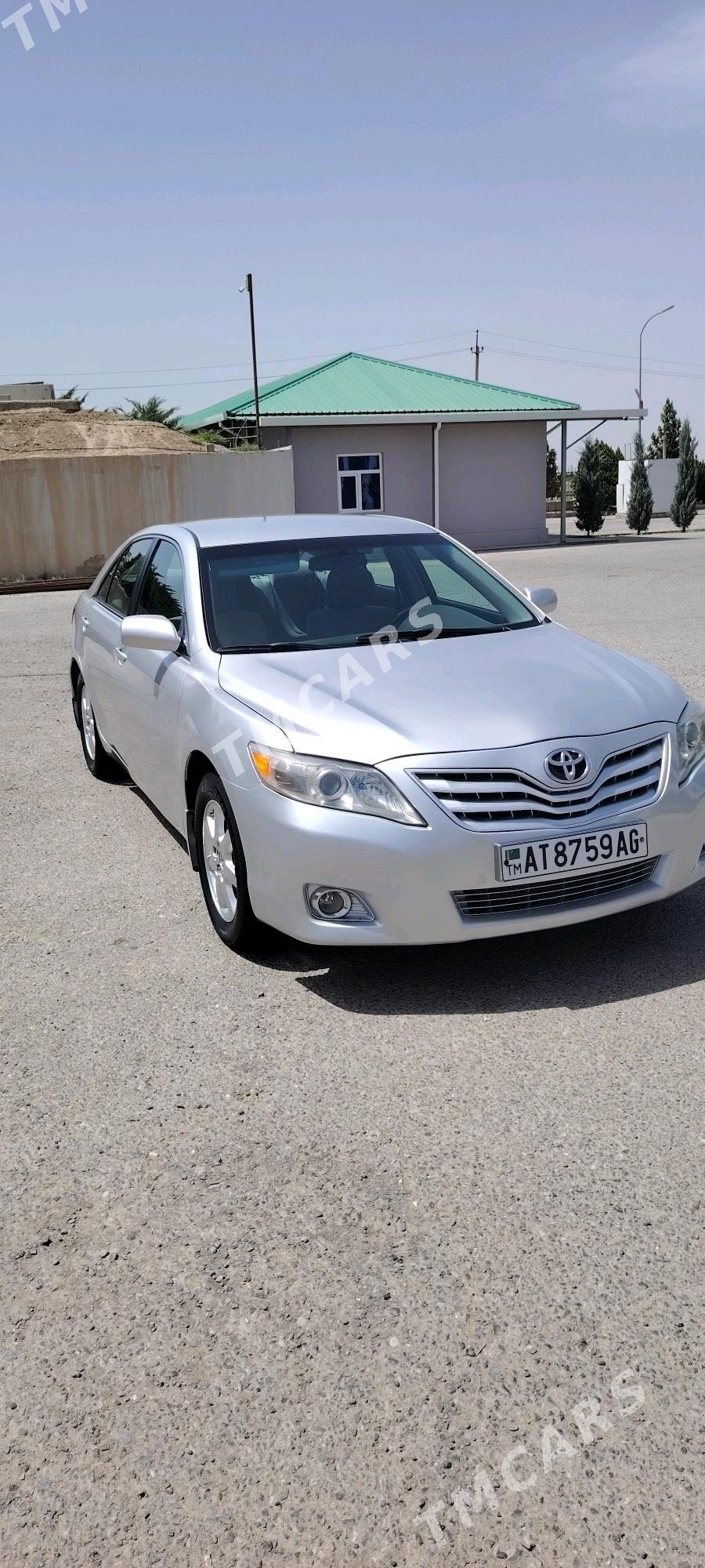 Toyota Camry 2010 - 185 000 TMT - Бузмеин - img 2