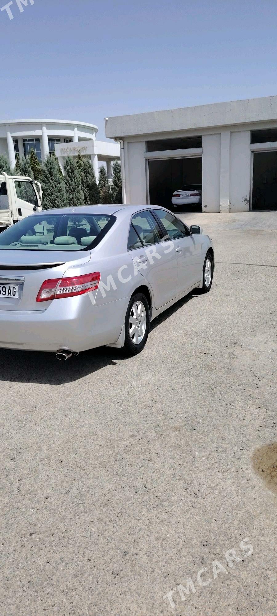 Toyota Camry 2010 - 185 000 TMT - Бузмеин - img 4