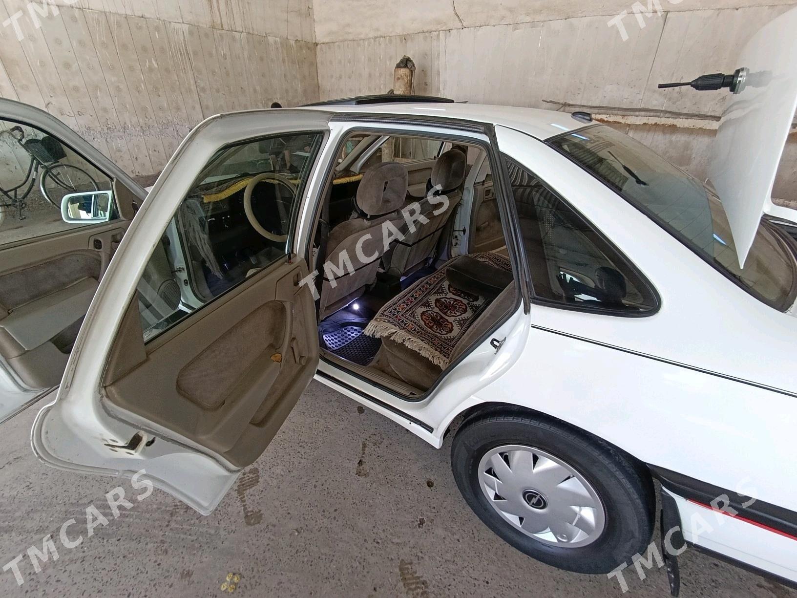Opel Vectra 1992 - 50 000 TMT - Sakar - img 10