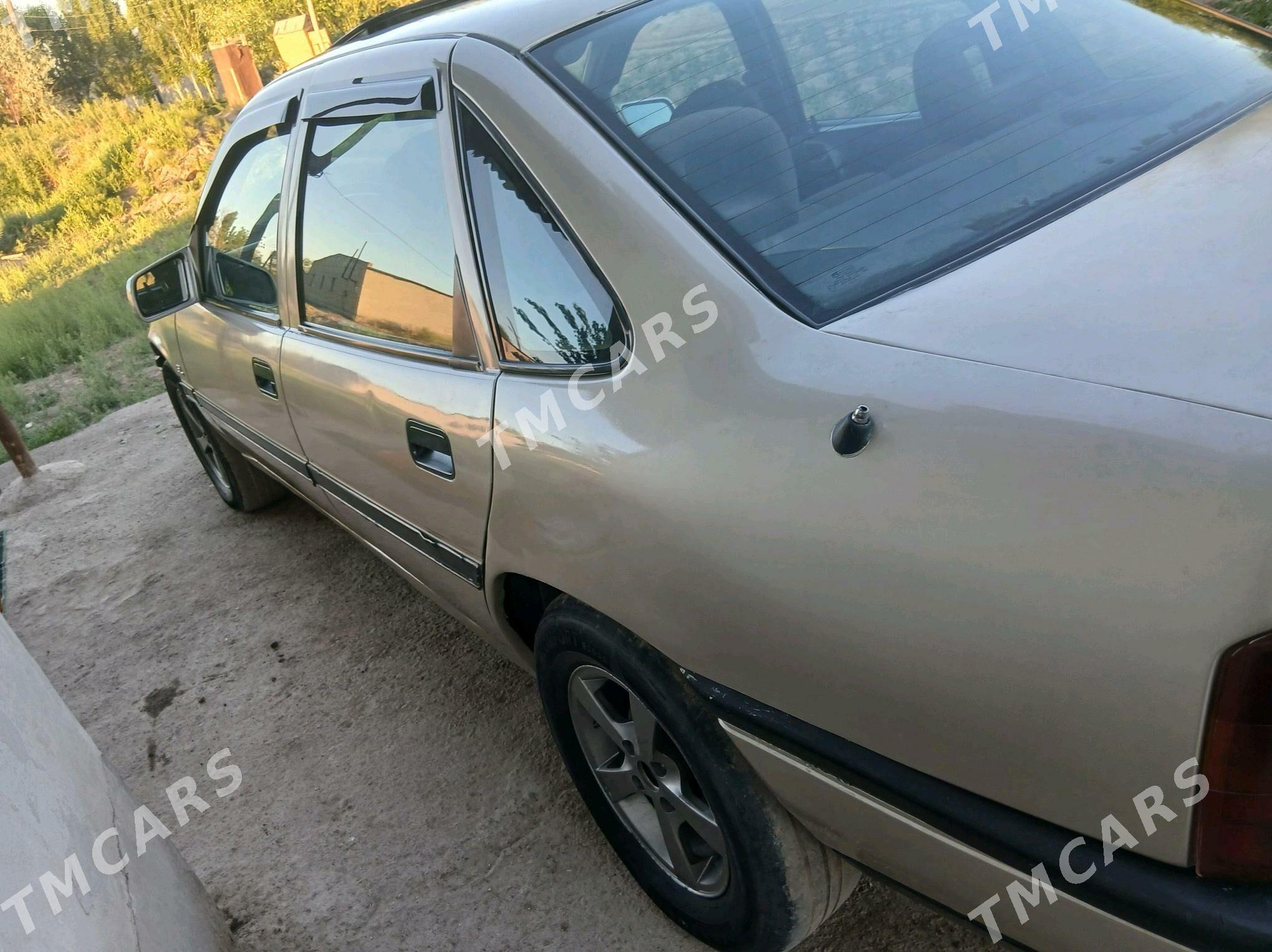 Opel Vectra 1991 - 26 000 TMT - Губадаг - img 2