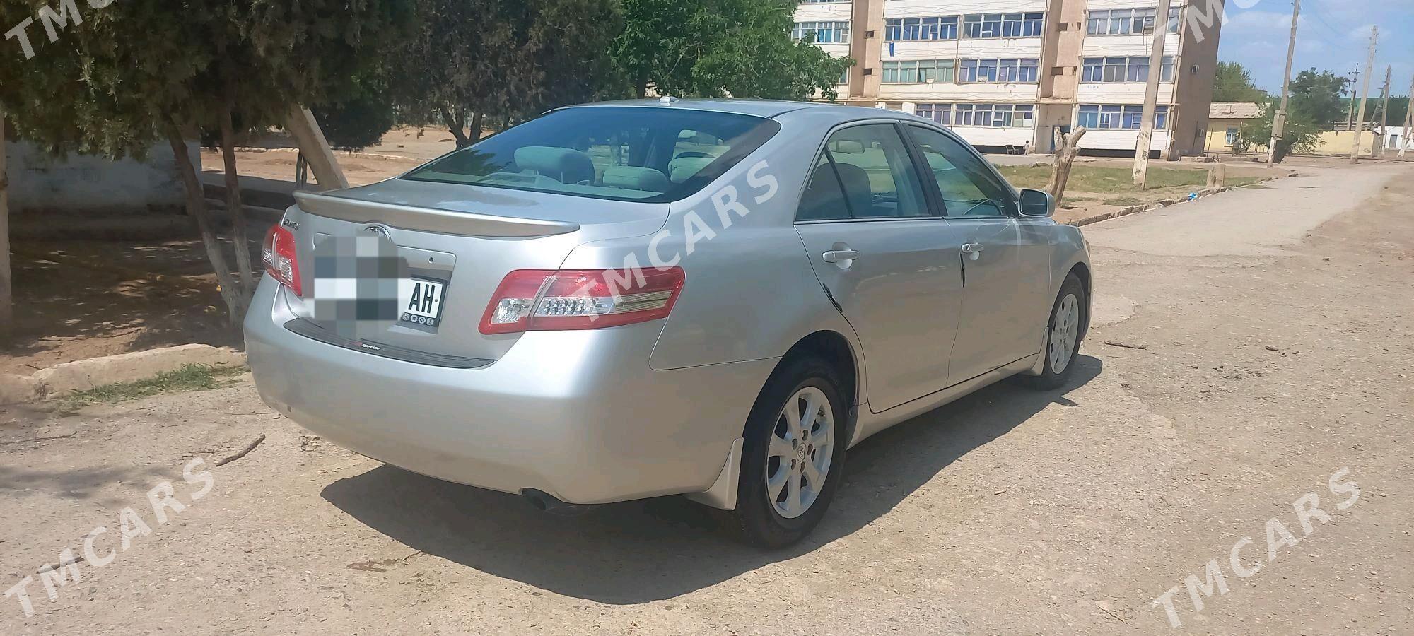 Toyota Camry 2010 - 190 000 TMT - Теджен - img 2