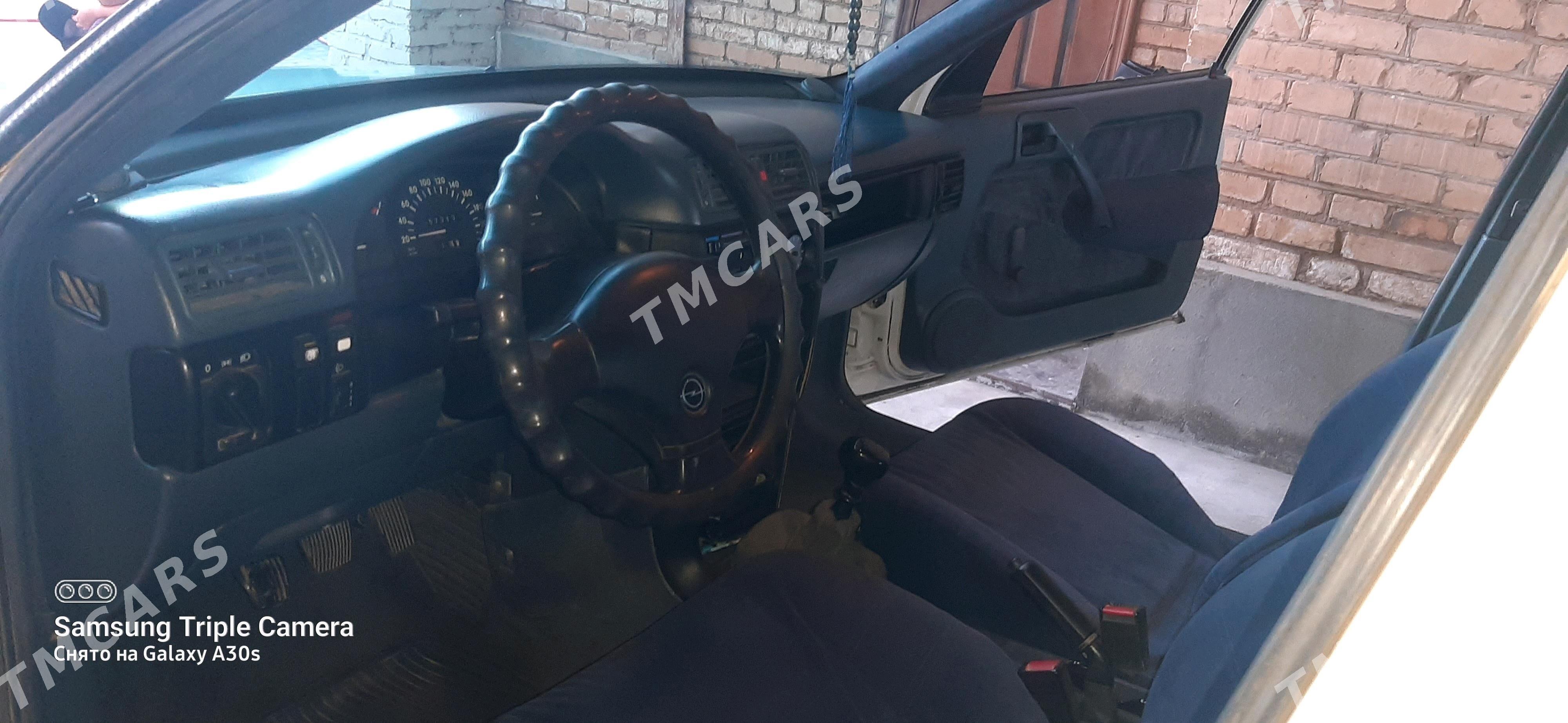 Opel Vectra 1990 - 43 000 TMT - Çärjew - img 4