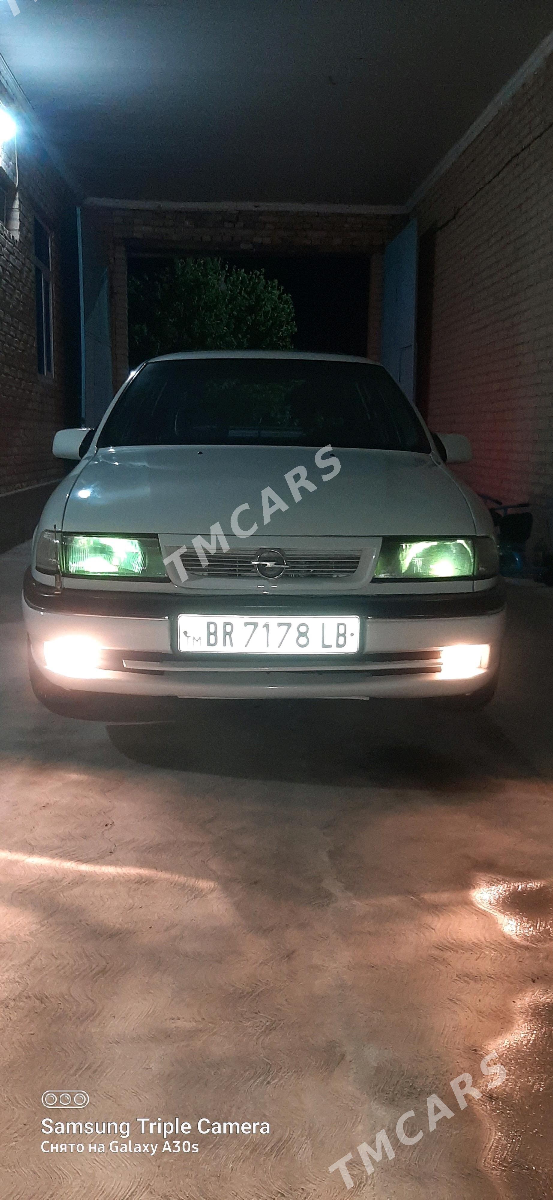 Opel Vectra 1990 - 43 000 TMT - Çärjew - img 9