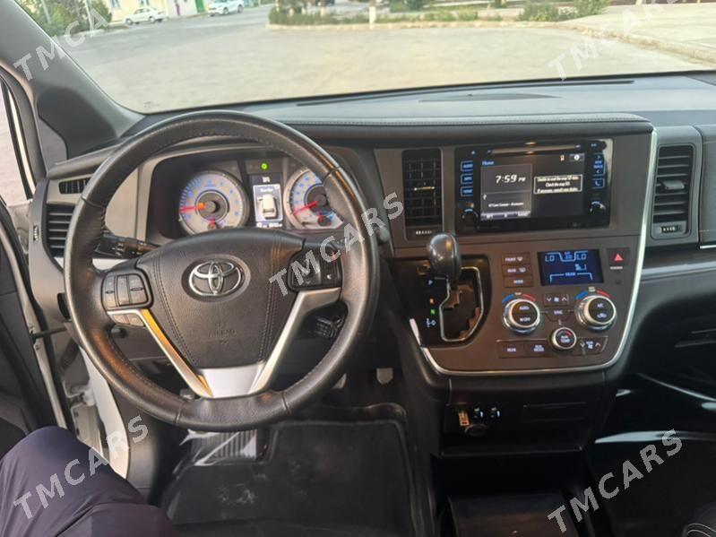 Toyota Sienna 2017 - 395 000 TMT - Туркменабат - img 8