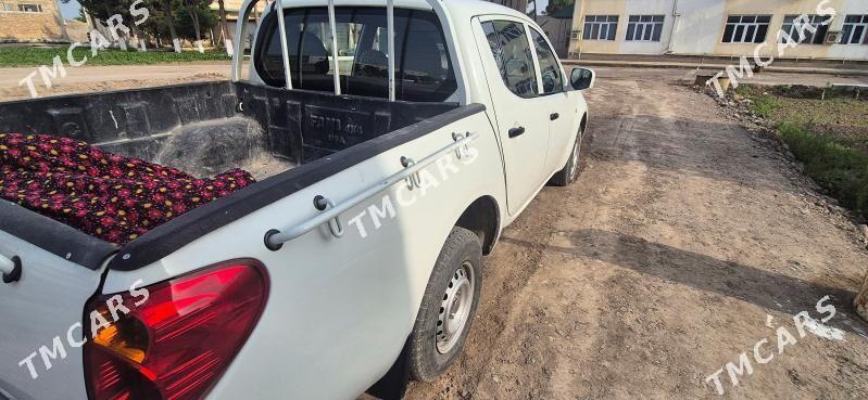 Mitsubishi L200 2013 - 100 000 TMT - Türkmenabat - img 4