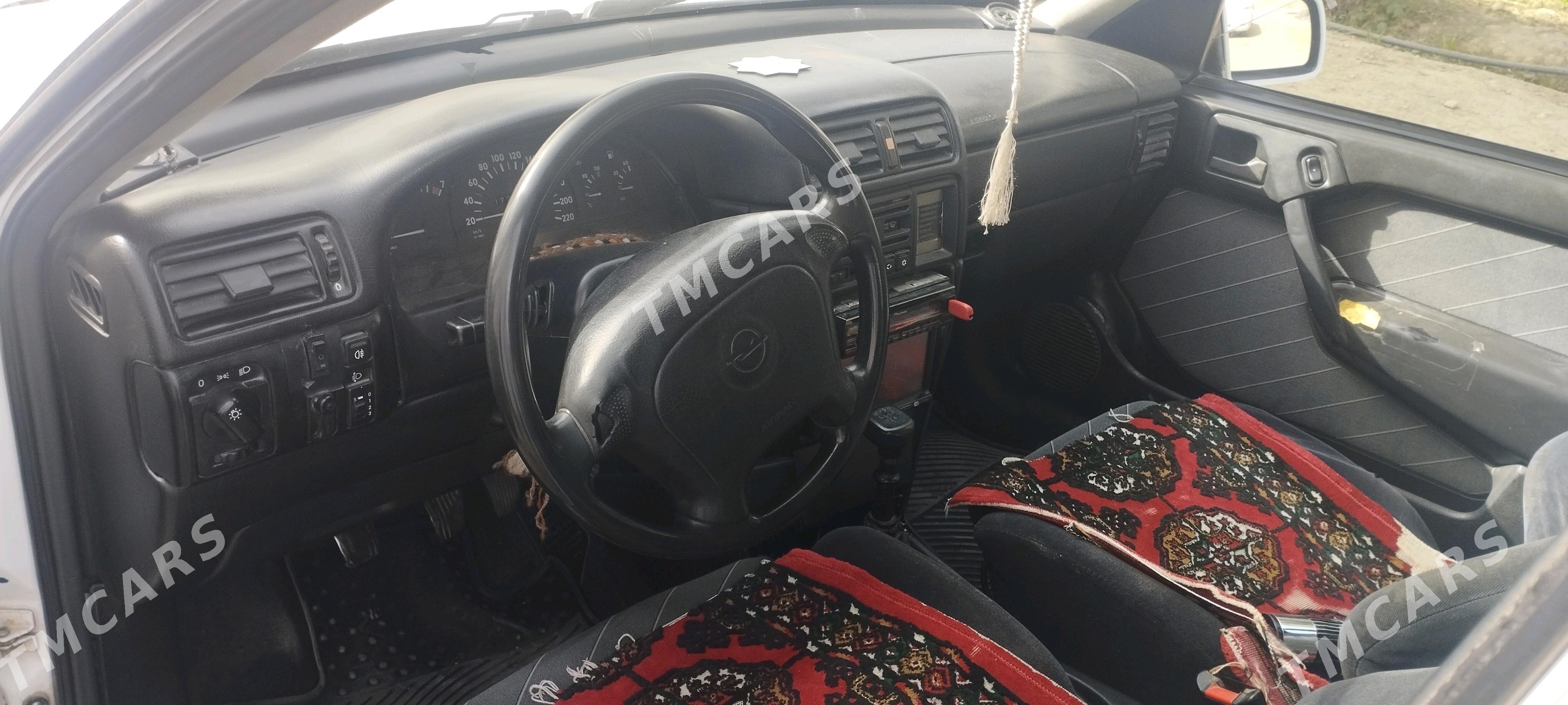 Opel Vectra 1993 - 30 000 TMT - Анев - img 6