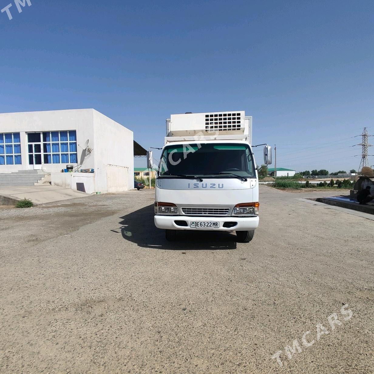 Isuzu Forward 2004 - 270 000 TMT - Мары - img 2