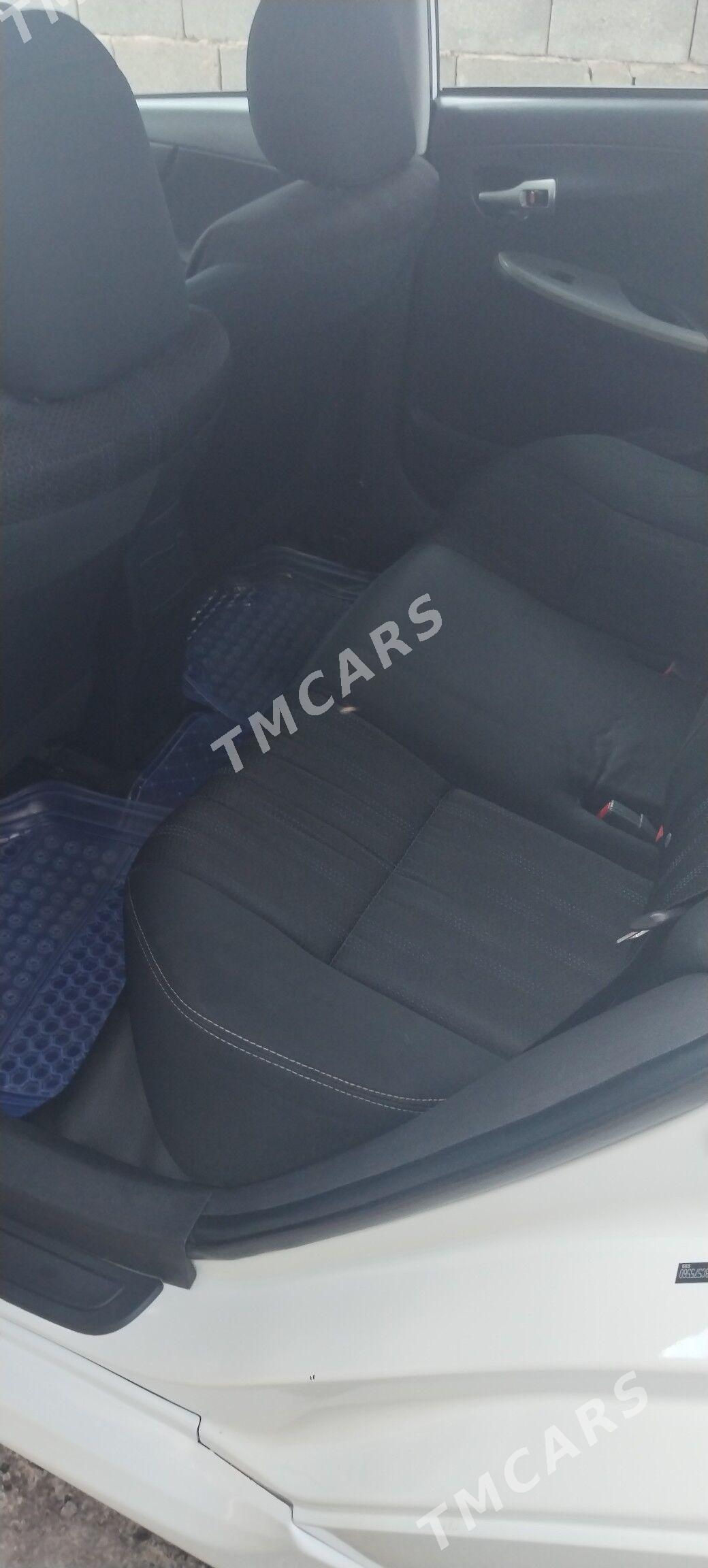 Toyota Corolla 2011 - 150 000 TMT - Дашогуз - img 4