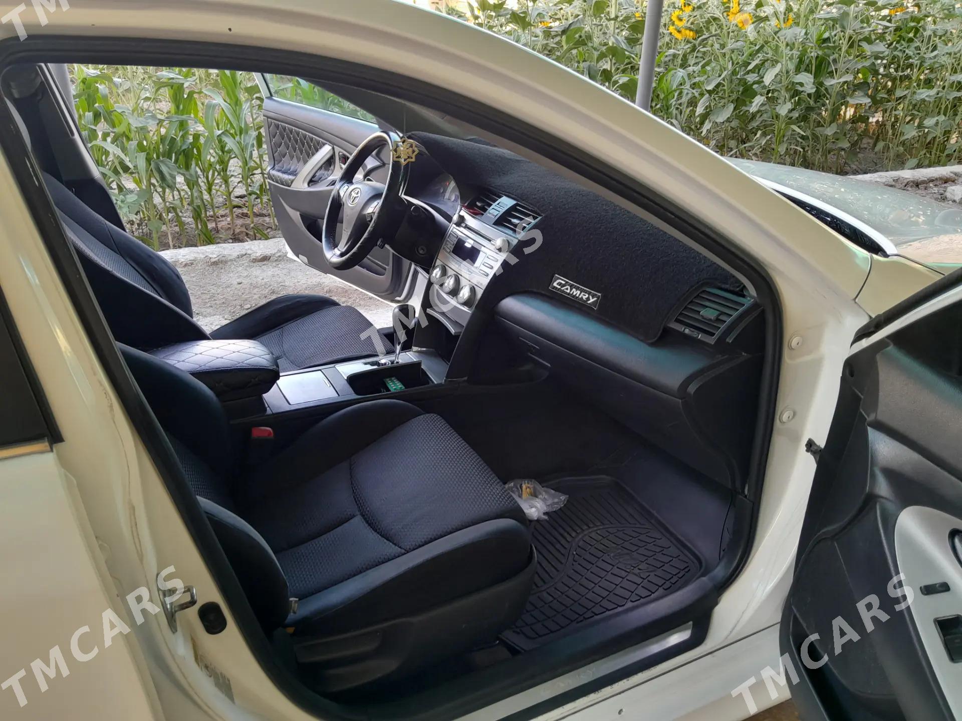 Toyota Camry 2011 - 182 000 TMT - Дашогуз - img 2