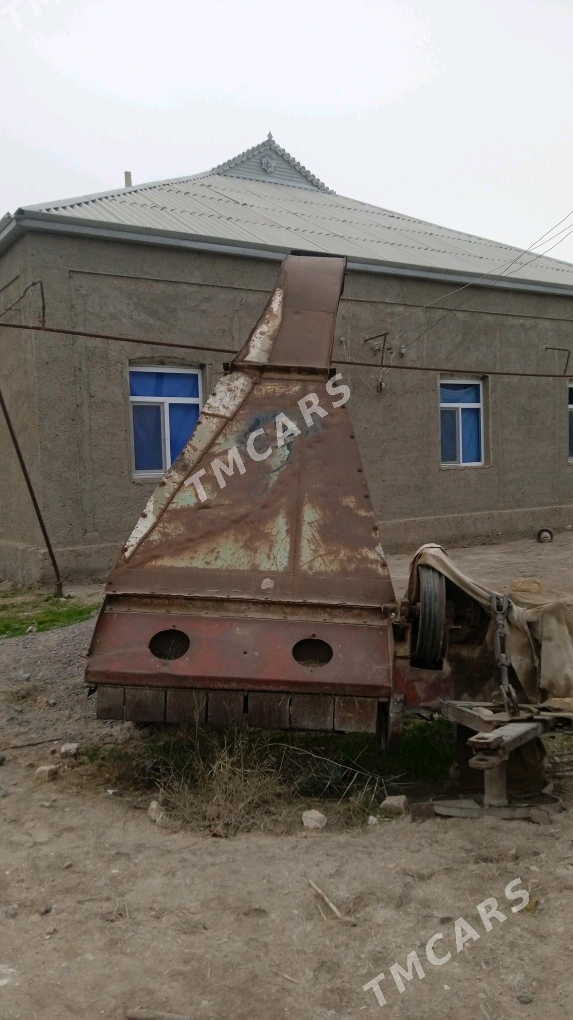 MTZ T-28 2009 - 22 000 TMT - Мургап - img 3