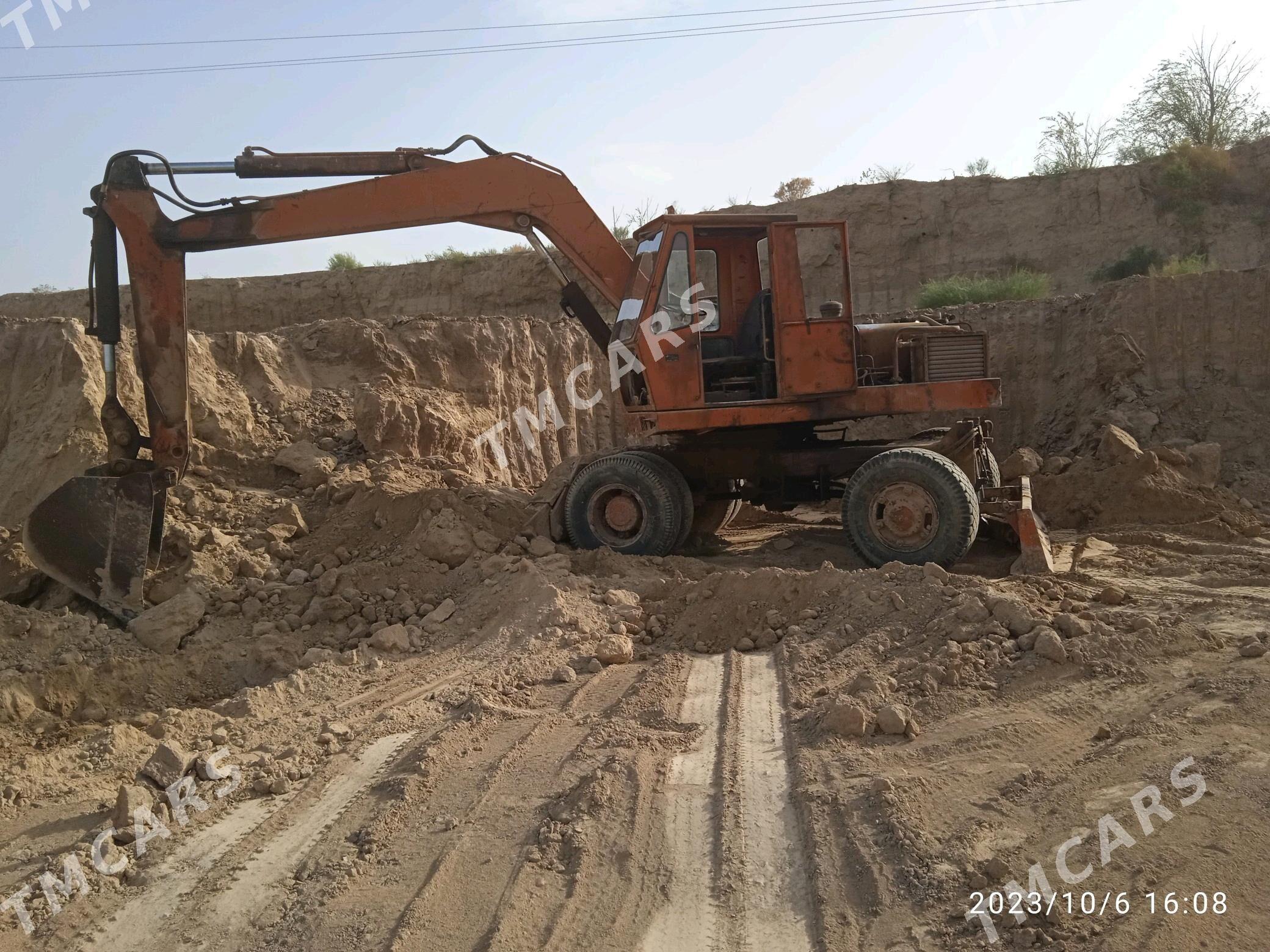 Caterpillar Excavator 1990 - 80 000 TMT - Ёлётен - img 2