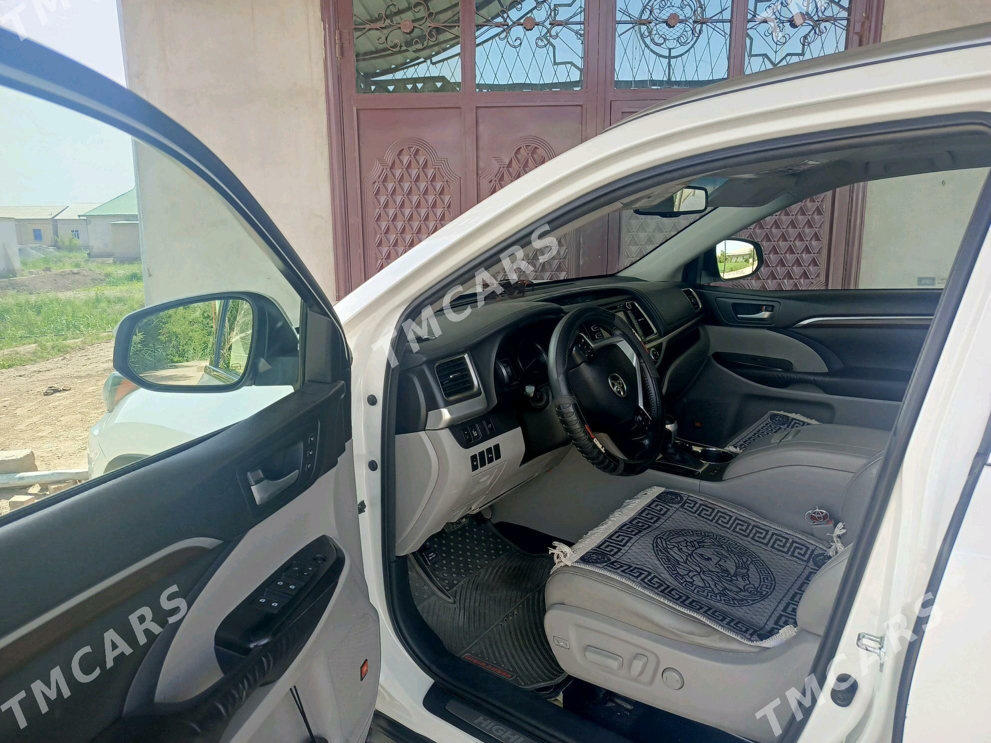 Toyota Highlander 2016 - 410 000 TMT - Гурбансолтан Едже - img 2