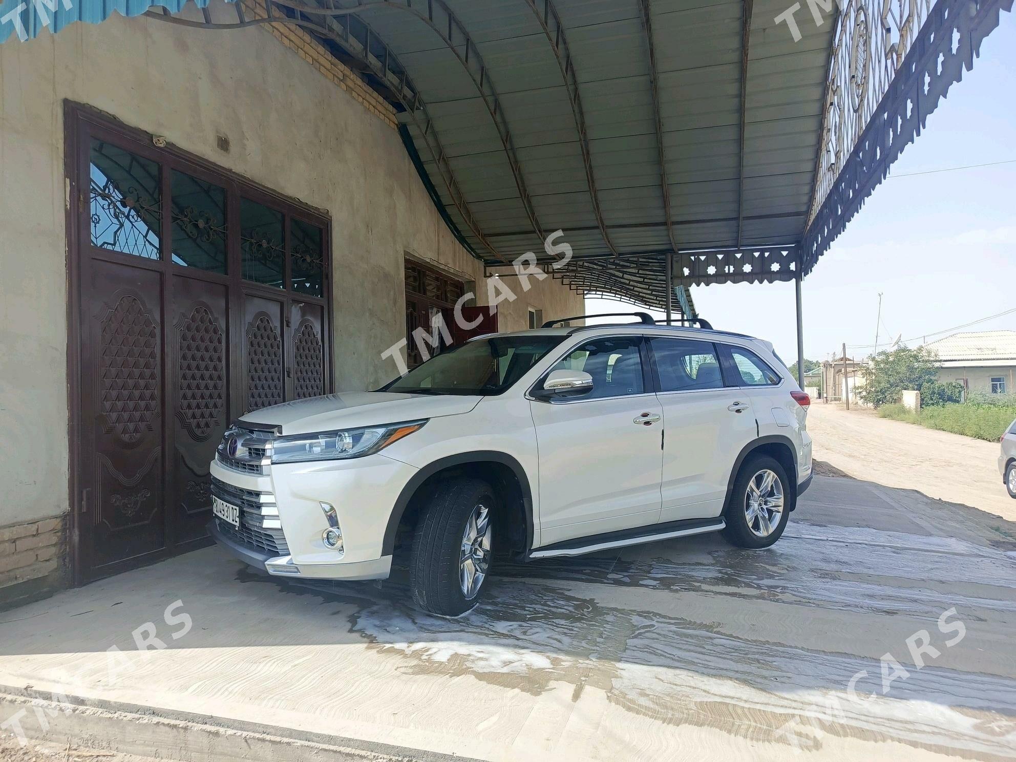 Toyota Highlander 2016 - 410 000 TMT - Гурбансолтан Едже - img 5