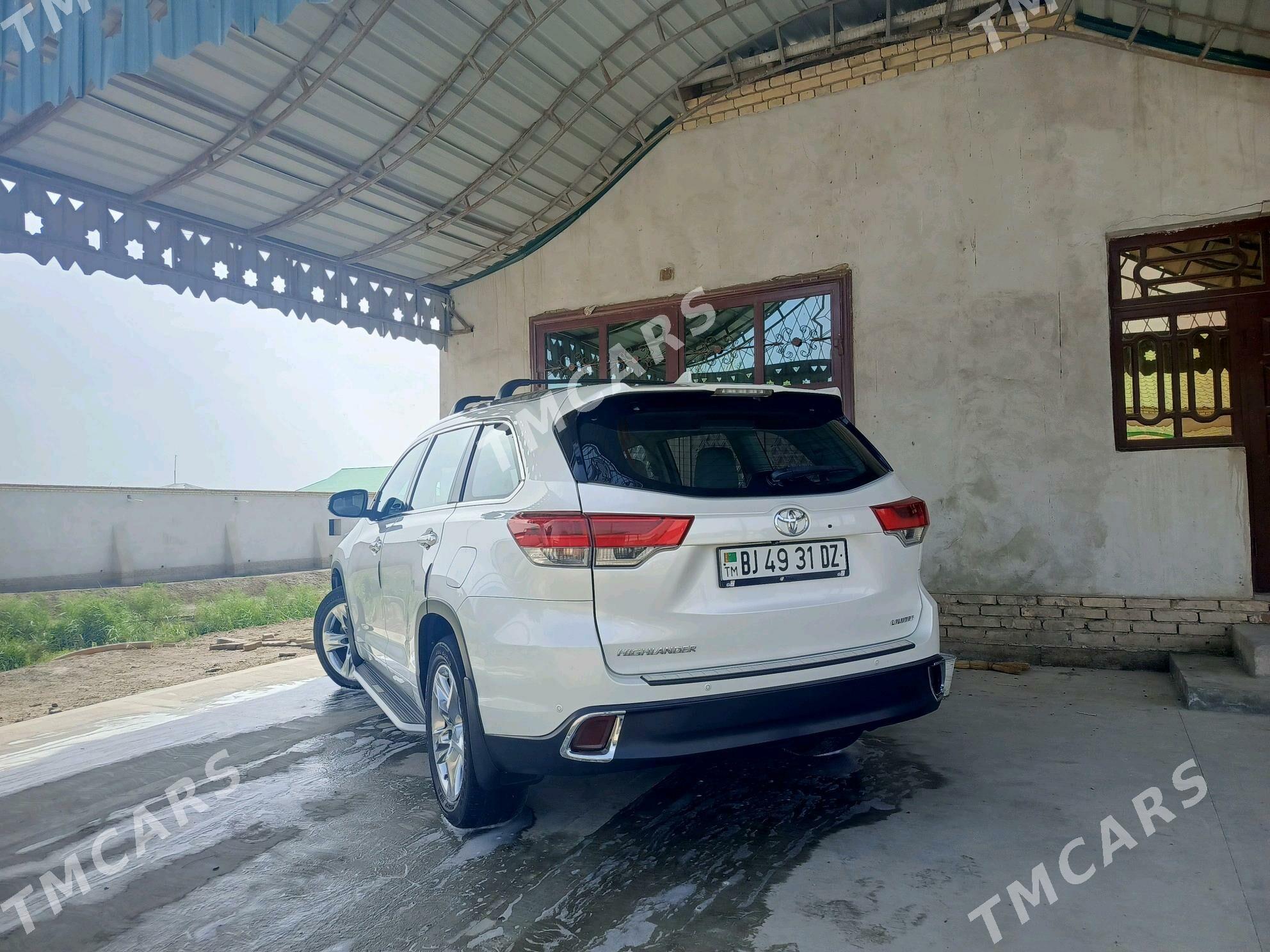Toyota Highlander 2016 - 410 000 TMT - Гурбансолтан Едже - img 4