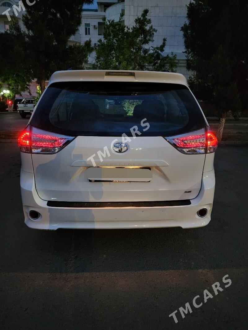 Toyota Sienna 2017 - 390 000 TMT - Ашхабад - img 2