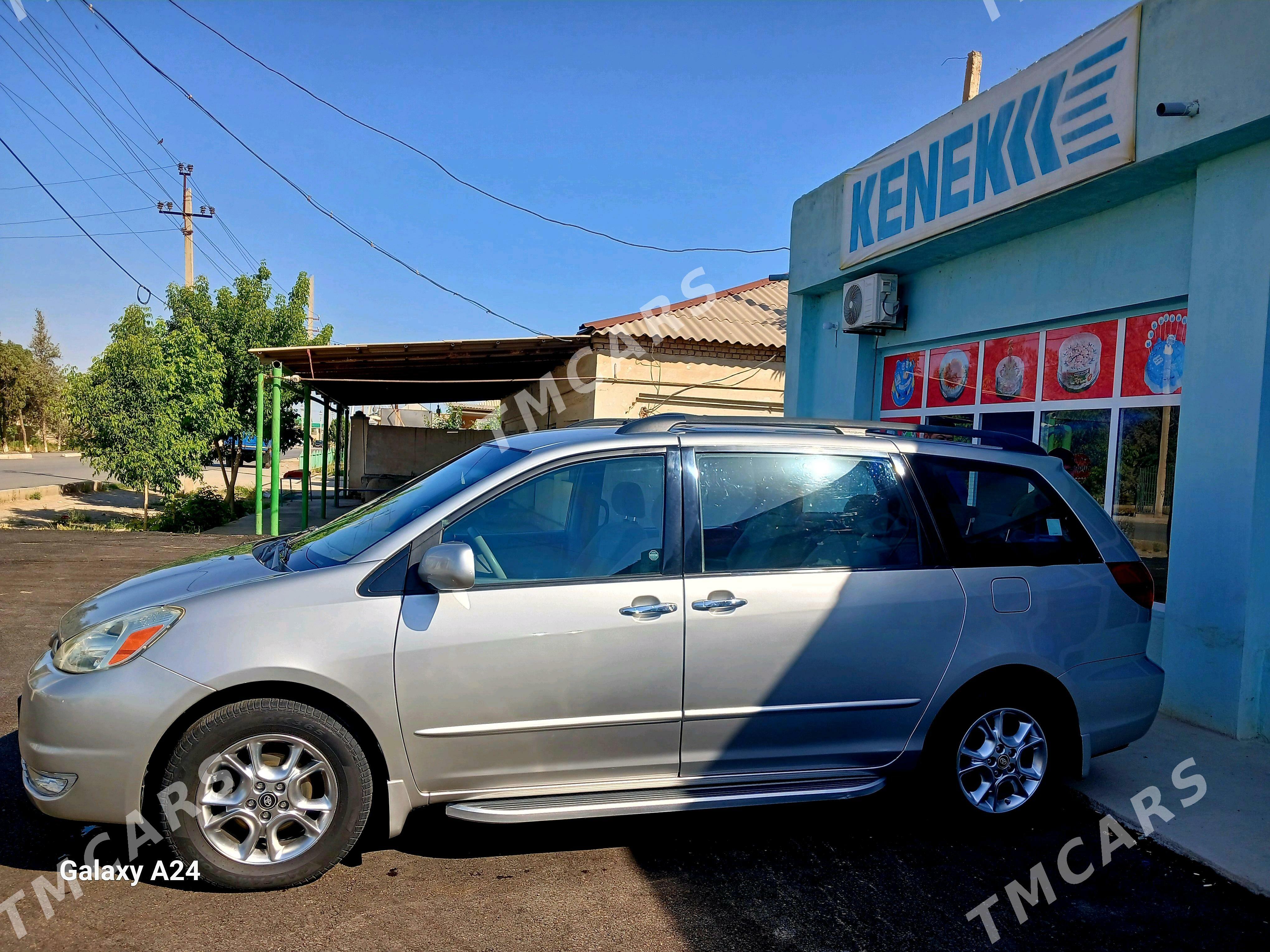 Toyota Sienna 2004 - 205 000 TMT - Кака - img 3