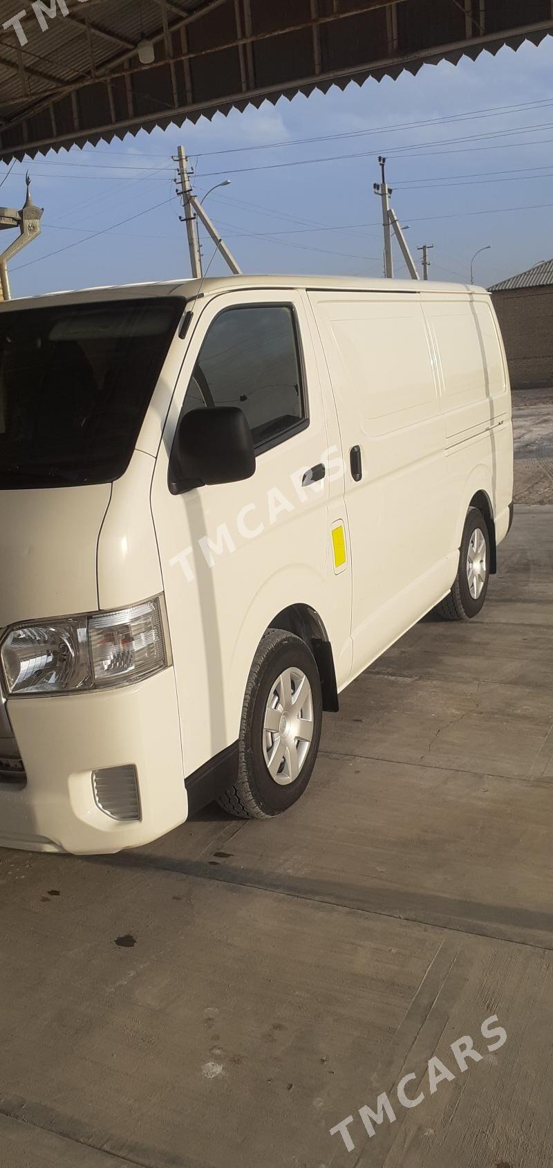 Toyota Hiace 2017 - 370 000 TMT - Мары - img 4