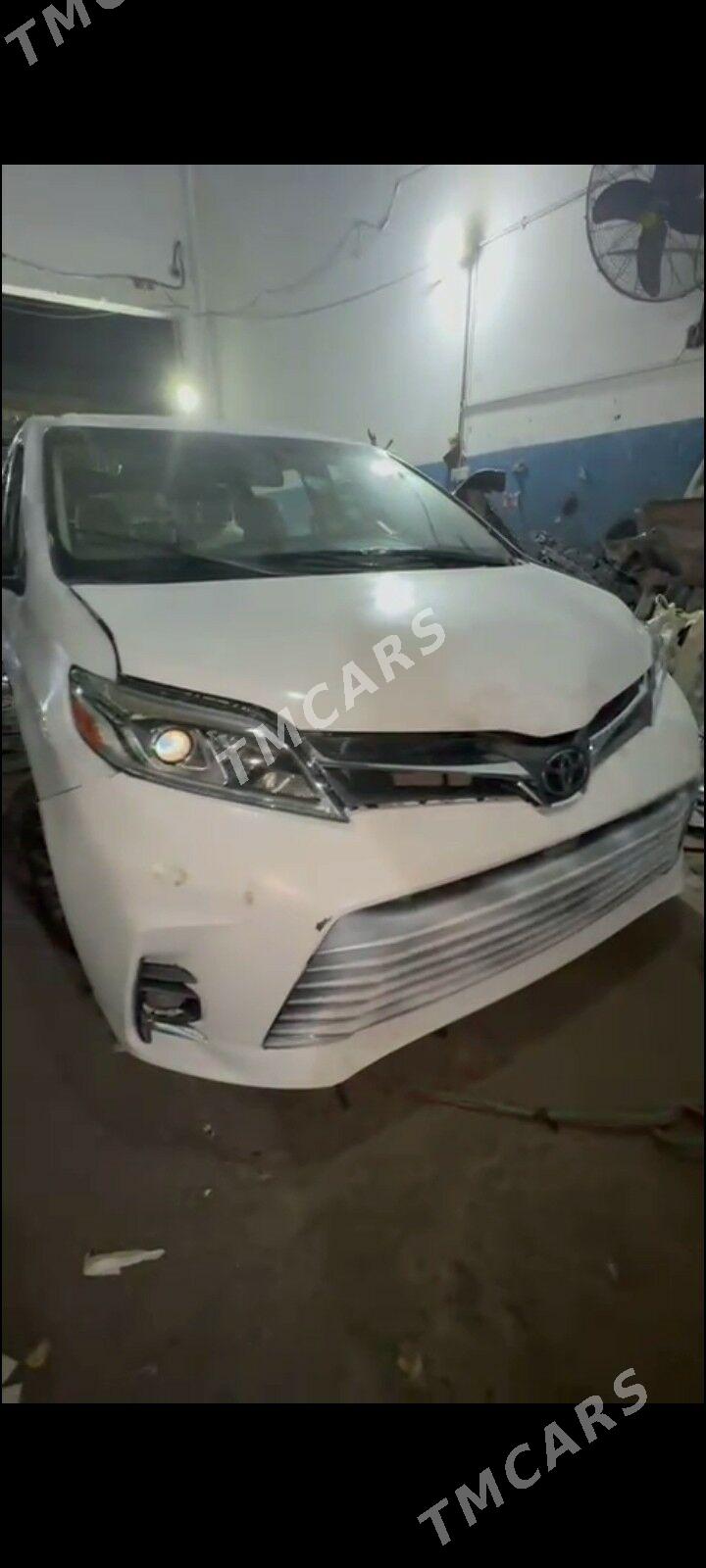 Toyota Sienna 2020 - 385 000 TMT - Aşgabat - img 3