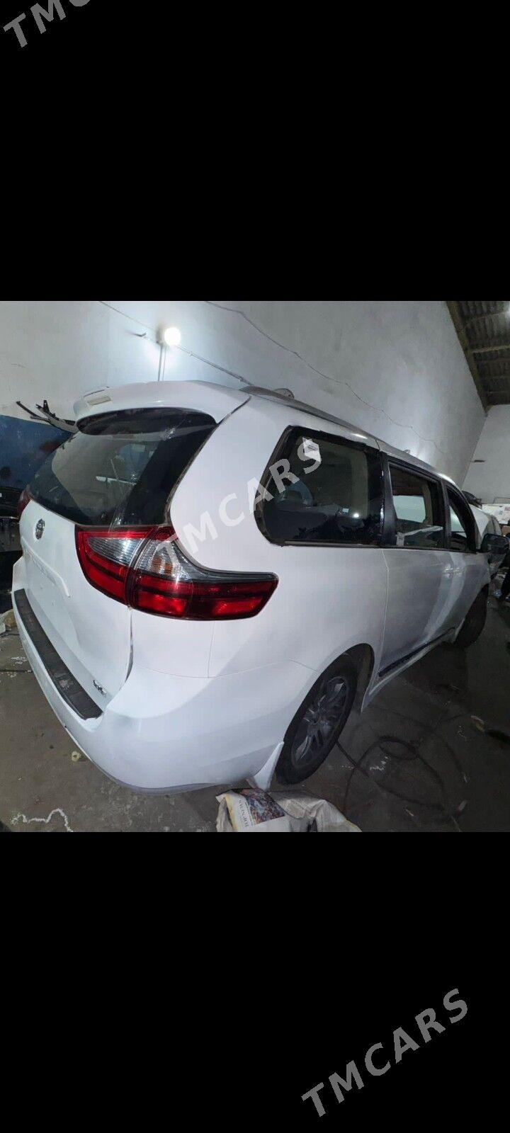 Toyota Sienna 2020 - 385 000 TMT - Aşgabat - img 4
