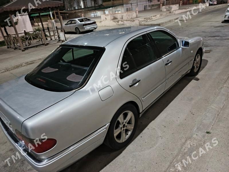 Mercedes-Benz E320 1999 - 95 000 TMT - Türkmenbaşy - img 2