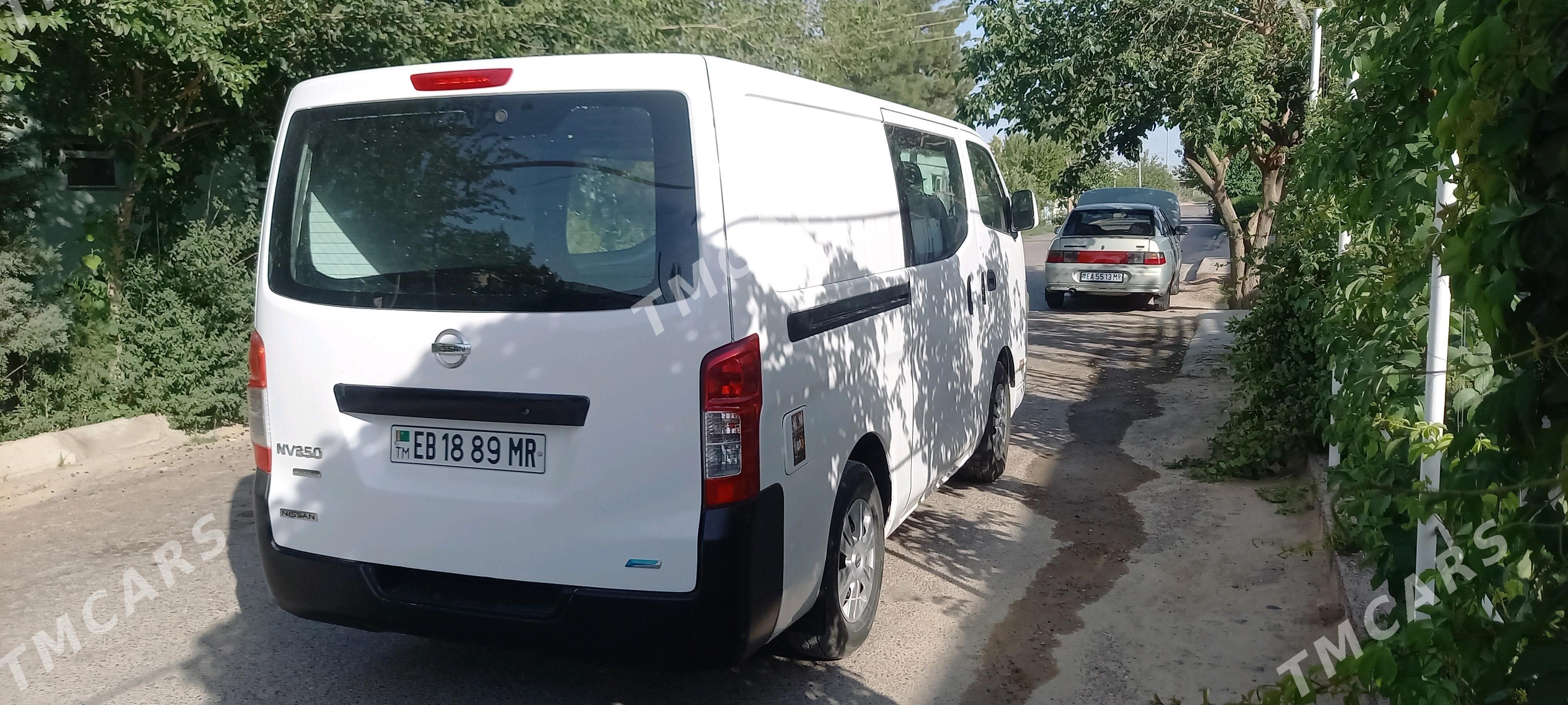 Nissan Urvan 2017 - 250 000 TMT - Байрамали - img 3