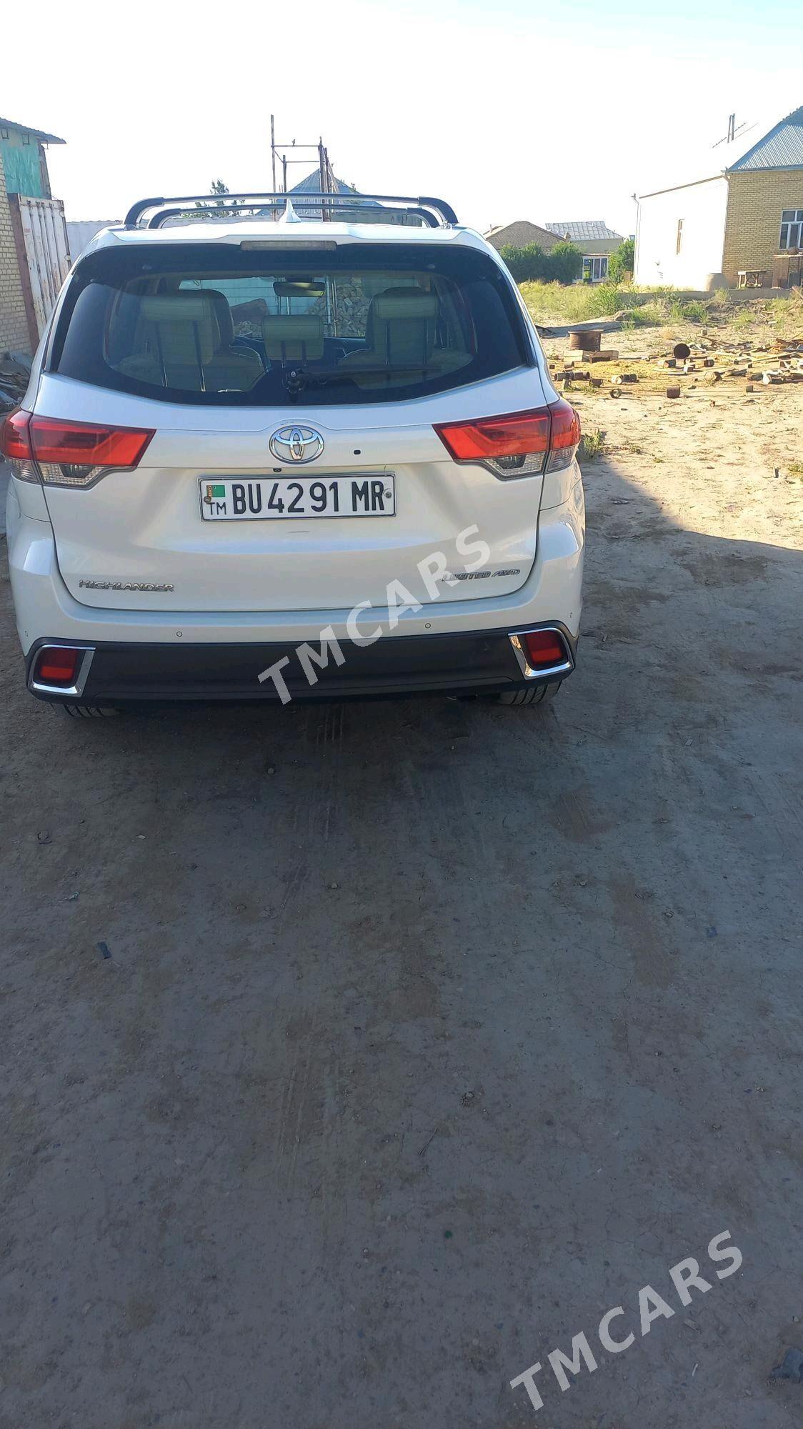 Toyota Highlander 2017 - 390 000 TMT - Мары - img 6