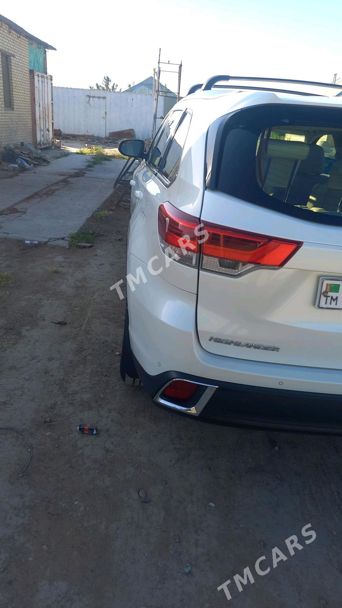 Toyota Highlander 2017 - 390 000 TMT - Мары - img 4