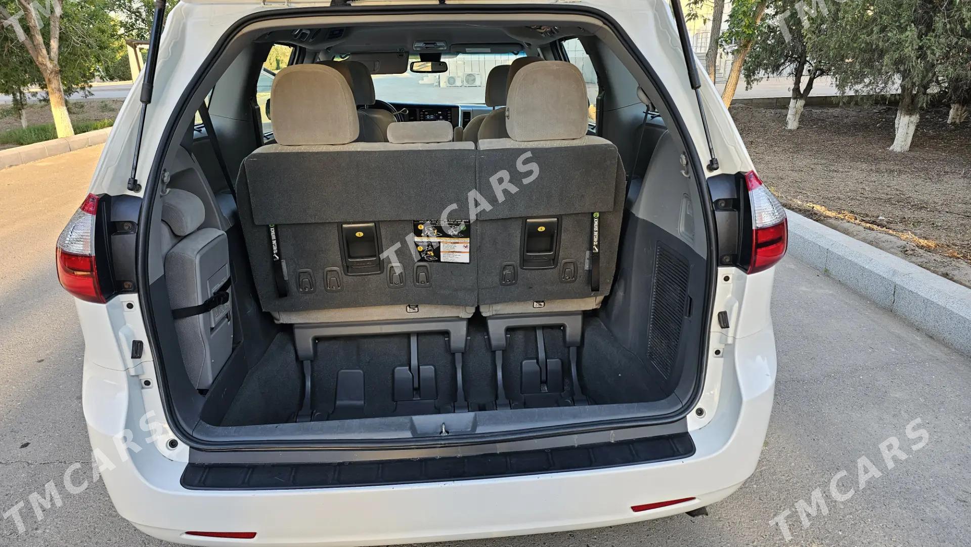 Toyota Sienna 2019 - 400 000 TMT - Дашогуз - img 2
