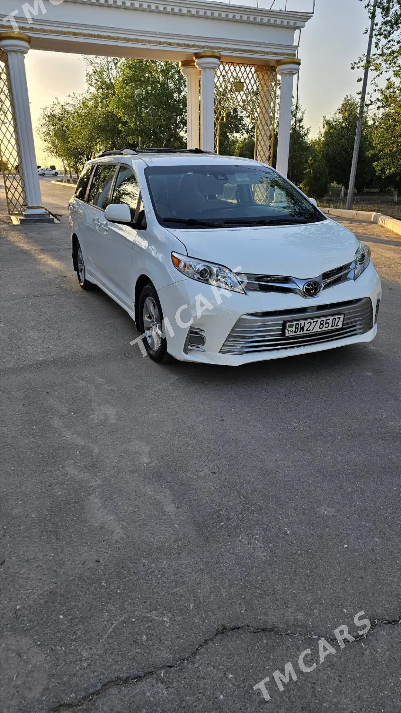 Toyota Sienna 2019 - 400 000 TMT - Дашогуз - img 5