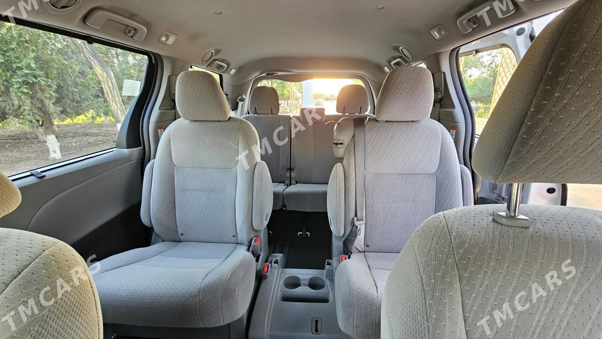 Toyota Sienna 2019 - 400 000 TMT - Дашогуз - img 6