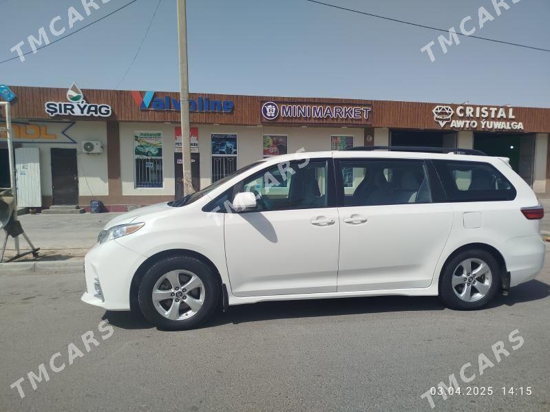 Toyota Sienna 2018 - 325 000 TMT - Мары - img 2