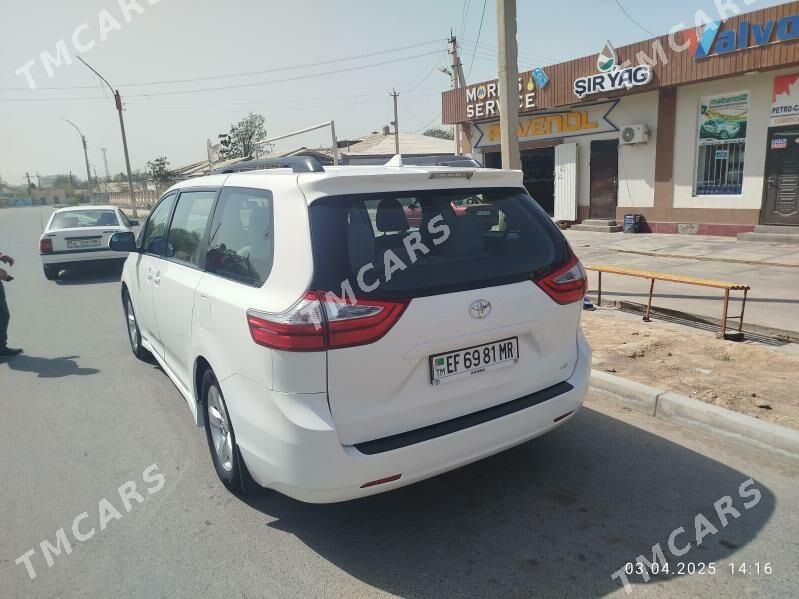 Toyota Sienna 2018 - 325 000 TMT - Мары - img 3