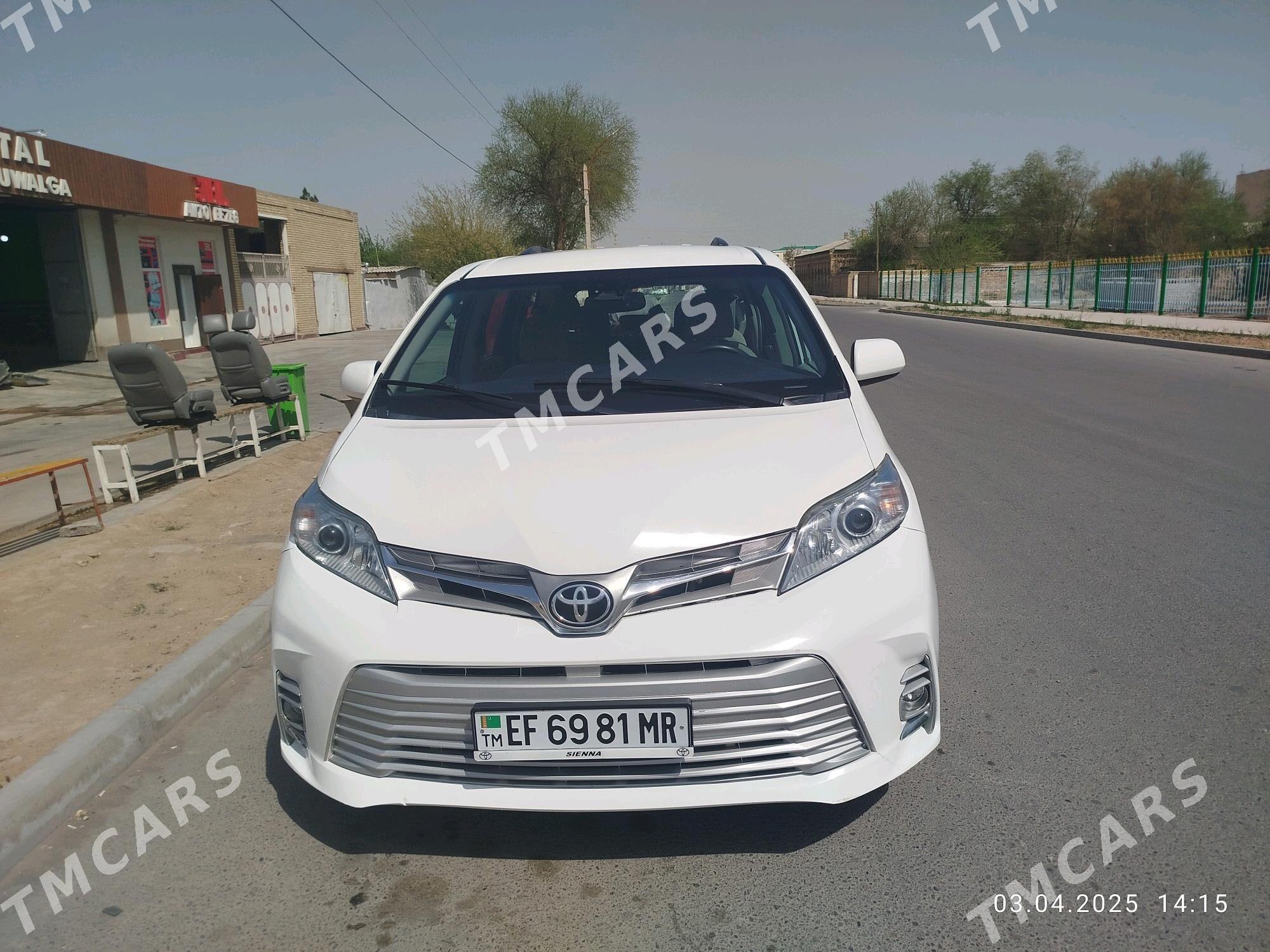 Toyota Sienna 2018 - 325 000 TMT - Мары - img 9